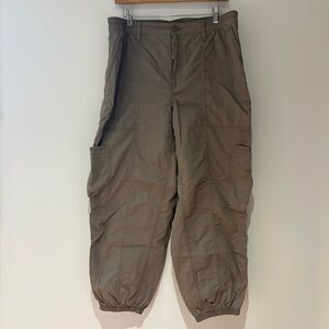 Aritzia TNA Explore Parachute Pant in Modern Taupe